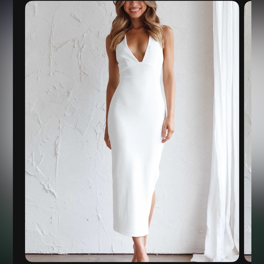 Selfie Leslie White V Cut Midi Dress. Size: L